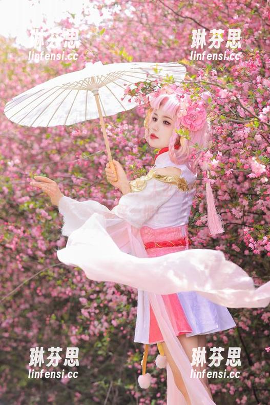 水手服的桃暖酱精选：人生苦短，何苦不搞怪一把！