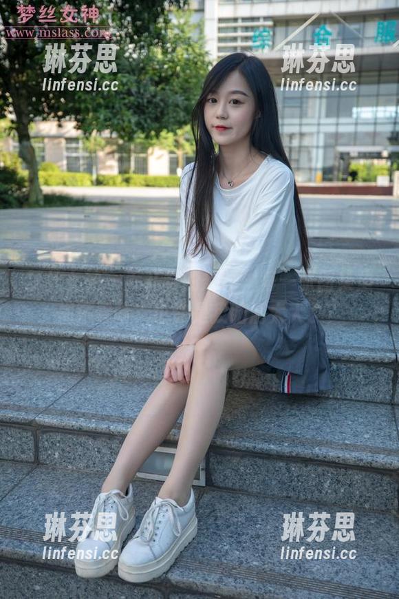 梦丝女神 - 乔儿穿的短裙，每一张图集里都藏着啥？也许是我脑洞太大了？