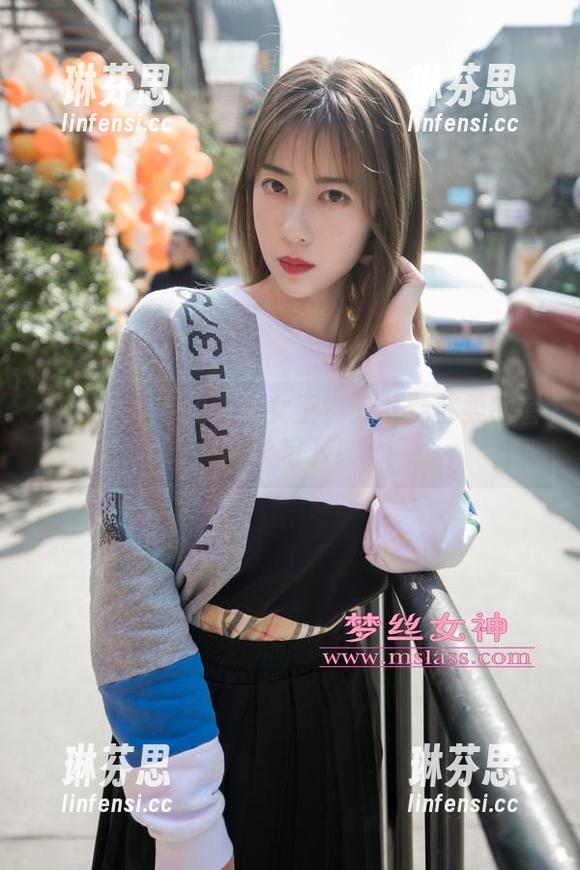 梦丝女神 - 想成为女王？先下载苏柔的套图学习下！