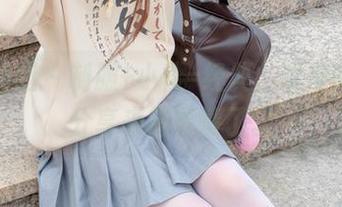 森萝财团 – 制服+小樱=经典，难得的图片分享来搞事情了。