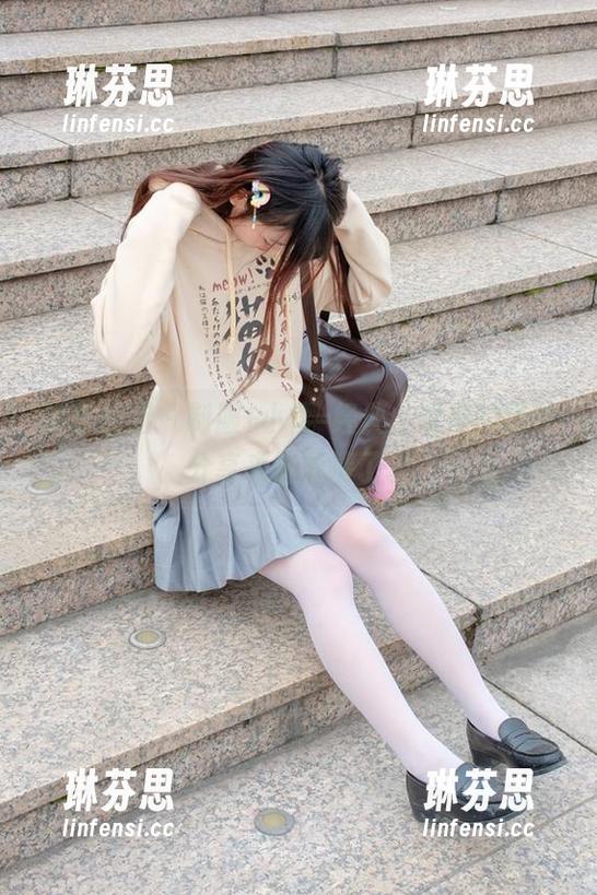 森萝财团 - 制服+小樱=经典，难得的图片分享来搞事情了。