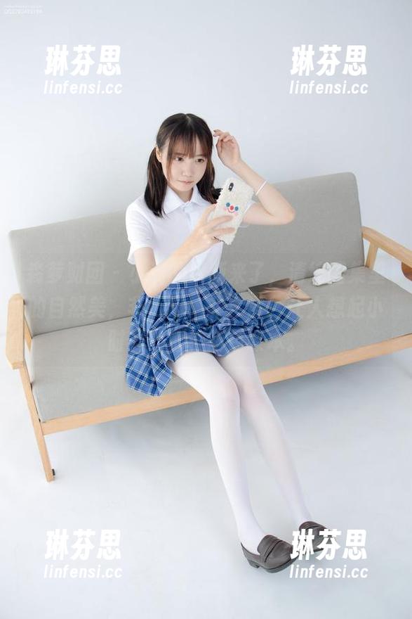 森萝财团 - 小满的更新来了，清纯图集里的自然美，非！常！非！常！让人想起小时候的那种蓝色课本。