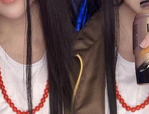 楚楚子w的高清制服cos，比我买的那些还要好看，伤心中…