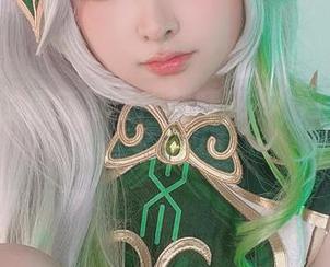 樱梨梨的最新写真:刻晴秘书,工作会不会太忙呢?