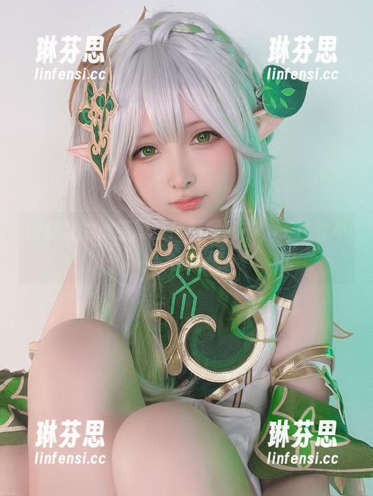 樱梨梨的最新写真：刻晴秘书，工作会不会太忙呢？