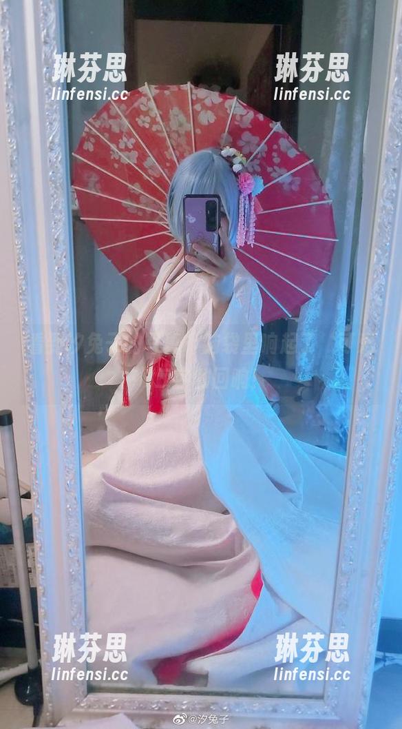 看到汐兔子的写真，脑袋里响起了‘可爱’二字的回响！