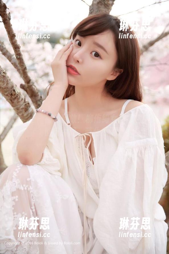 波萝社 - 福利释放！柳侑绮女孩图包中的俏皮瞬间，萌化我了。