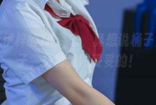 洛桑w伊梓的JK姿态，真想说桶子里卖金子，免费美图妥妥的！