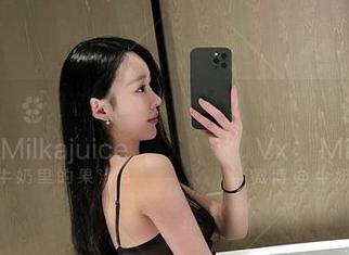 微密圈 – 牛仔裤在牛奶里的果汁下显得有些不同，又是哪个私房写实！