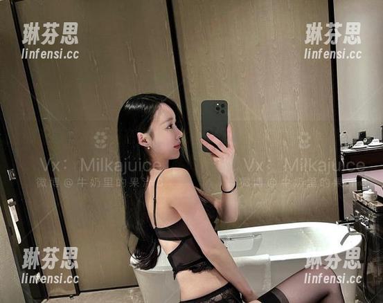 微密圈 - 牛仔裤在牛奶里的果汁下显得有些不同，又是哪个私房写实！