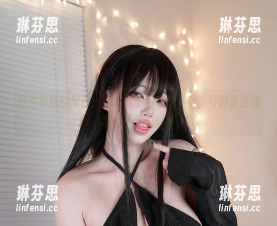 抓住银狐的尾巴：狐洛洛子写真集下载，可能会给你意想不到的惊喜