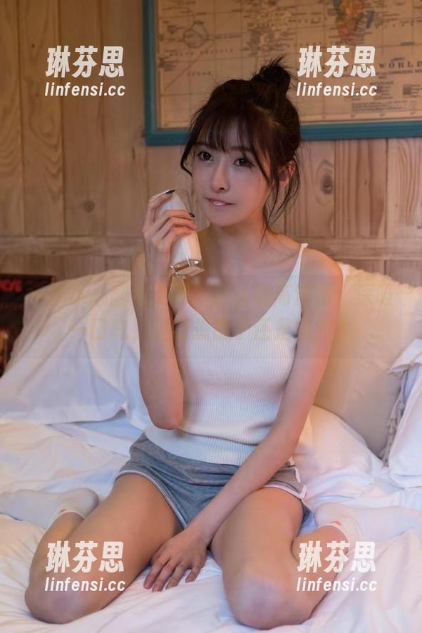 一不小心翻到王羽杉的丝袜高清集，深吸一口气，是我想错了还是很对？