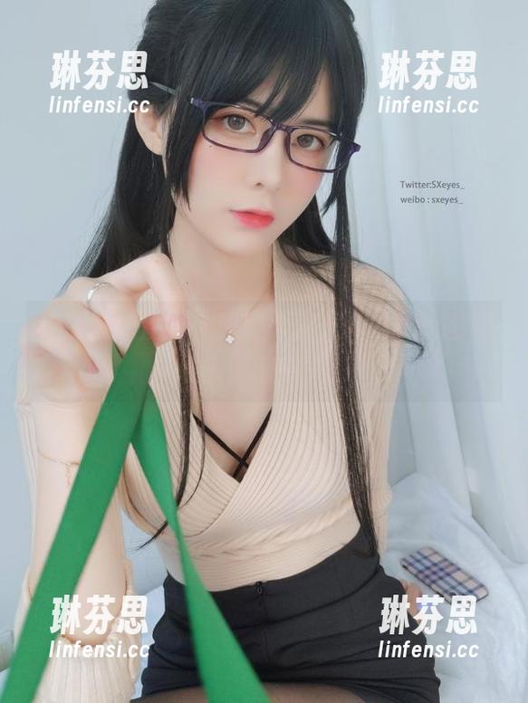 校服般的魔力，眼酱大魔王w的cos图集让人眼前一亮！