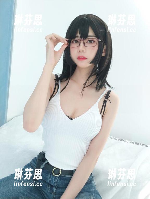 这张眼酱大魔王w的肉丝连衣裙美图，下载后记得偷偷分享哦！