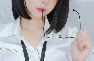 眼酱大魔王w制服写真集，明明是写真，偏偏让我想起了校园的氛围。