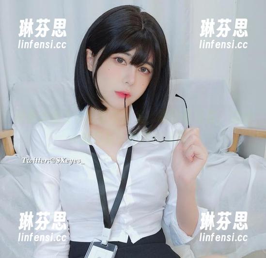 眼酱大魔王w制服写真集，明明是写真，偏偏让我想起了校园的氛围。