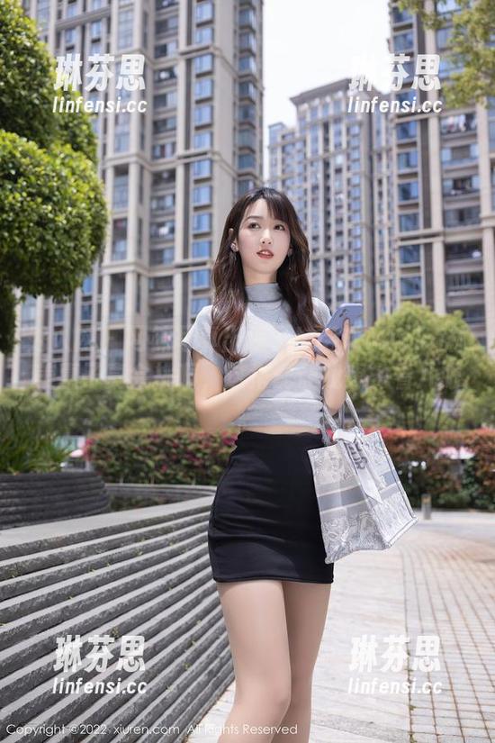 秀人网 - 网袜写真出现了！话说Mieko林美惠子真会挑啊，这搭配让我想多看几眼。
