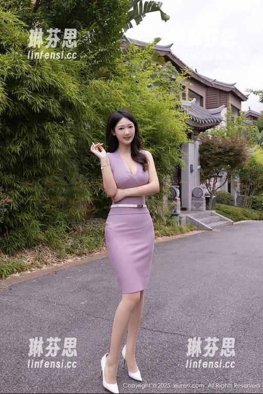 秀人网 - 安然原图壁纸？温柔得像星空里的小月亮，总想偷偷再看一眼。