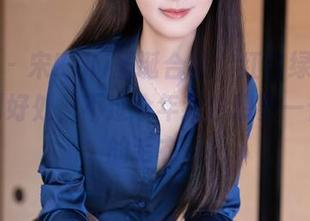 秀人网 – 宋KiKi圣诞合集，红白绿颜色搭得恰到好处，不过今年我也想要一件那样的毛衣…