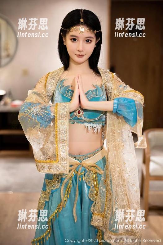 秀人网 - 全集下载幼幼的丝袜，虽然每一条都很漂亮，但我永远在考虑搭配的问题。