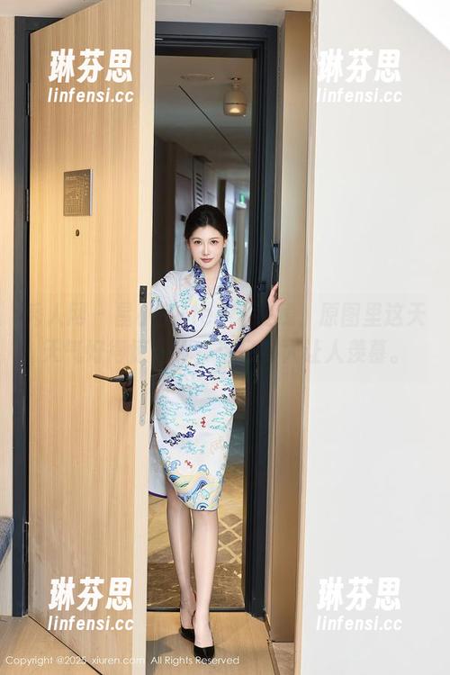 秀人网 - 星小兔Meetu在线，原图里这天天气好得惊人啊，这日常太让人羡慕。