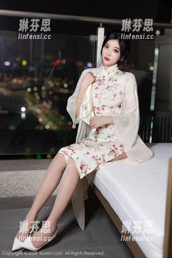 秀人网 - 星星baby的私拍作品，何必说出口的制服微语