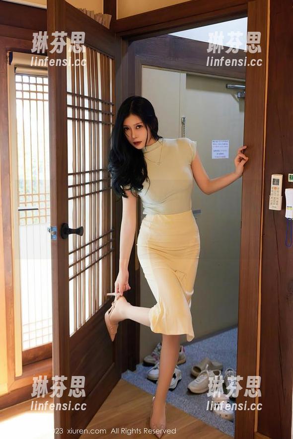 秀人网 - 作品里的柚琪Rich，以套装搭配展现了一种自由感，难道这就是她的独门秘诀？
