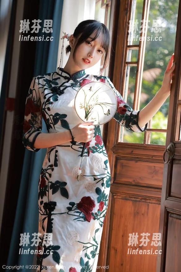 秀人网 - 陈芊儿的白裙儿，原图其实只是高光而已，套图就像在勾留……第几张能否不流于表面？
