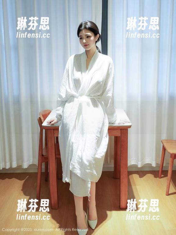 秀人网 - 麻布学妹说：裸足并不代表单纯，在线原图有戏