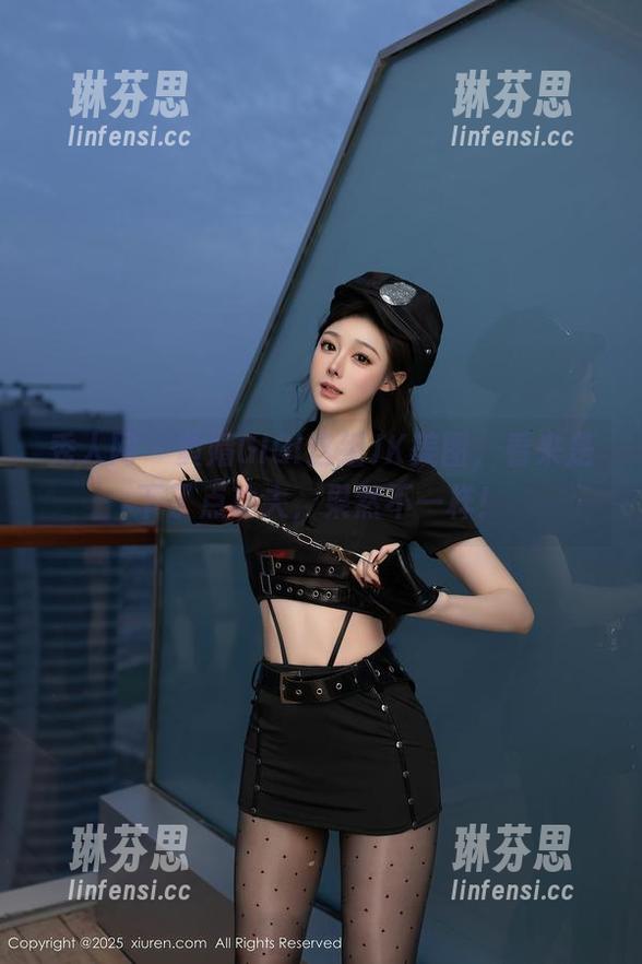 秀人网 - 黄婧GIGI这组JK美图，看来是下了点功夫，果然不一样！