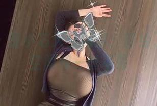 微密圈 – 童小芯天台精选：留给了幻想的空间和一丝不羁