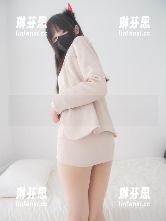 紧急企划 - 奶牛狂想曲！林书辞的创意图库探险