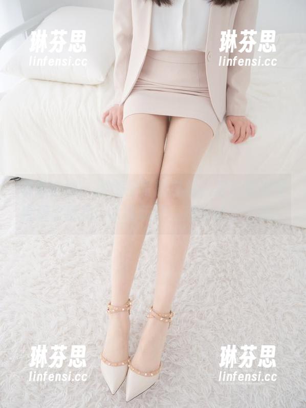 紧急企划 - 樱樱樱可的自拍，居然能把壁纸看出层次，太会玩了，建议她开个课。