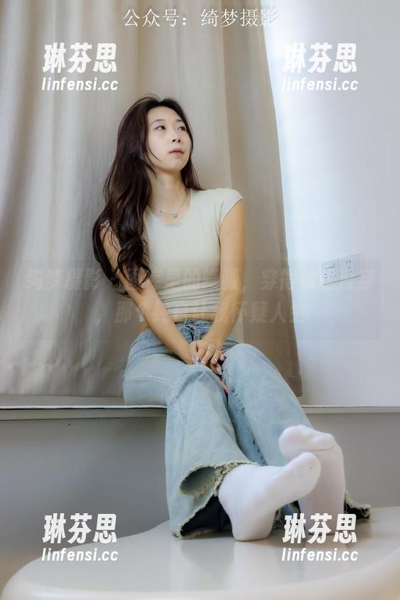 绮梦摄影 - 图库里的曦曦，穿得像是没穿，那个纯白让我怀疑人生