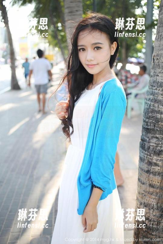 美媛馆 - 图片中，温心怡搞定了网袜的搭配，我这眼光似乎也被刷新了。