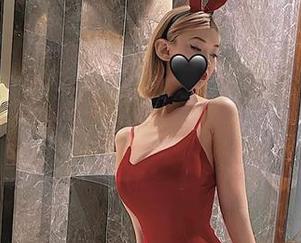 微密圈 – 脸红Dearie带来的红酒美人福利，原图就像一杯等不及要喝的酒，晃荡着诱惑。