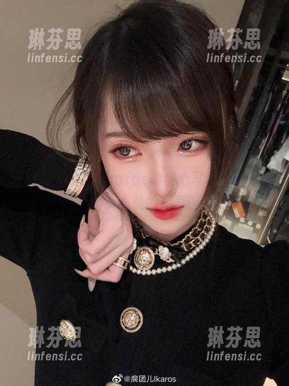 每一张腐团儿Ikaros的甜心写真，都像是对恋爱小心机的无声诉说。