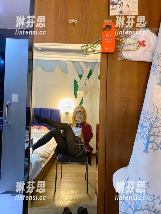 定制图片中的芋圆侑子，雅儿贝德的私服让我突然有种买买买的冲动，虽然钱包在哭。