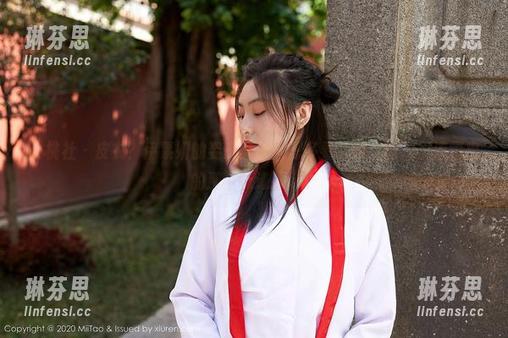 蜜桃社 - 皮衣？伊素妍的姿态真让人想多看几眼，图片里流露出的那个味道。。。