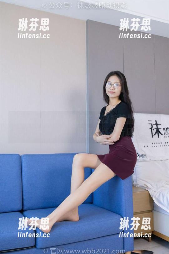 袜啵啵 - 稚予新照直击“皮裤裤里丝”！有人说这画面好像是逗比版流行风向标。