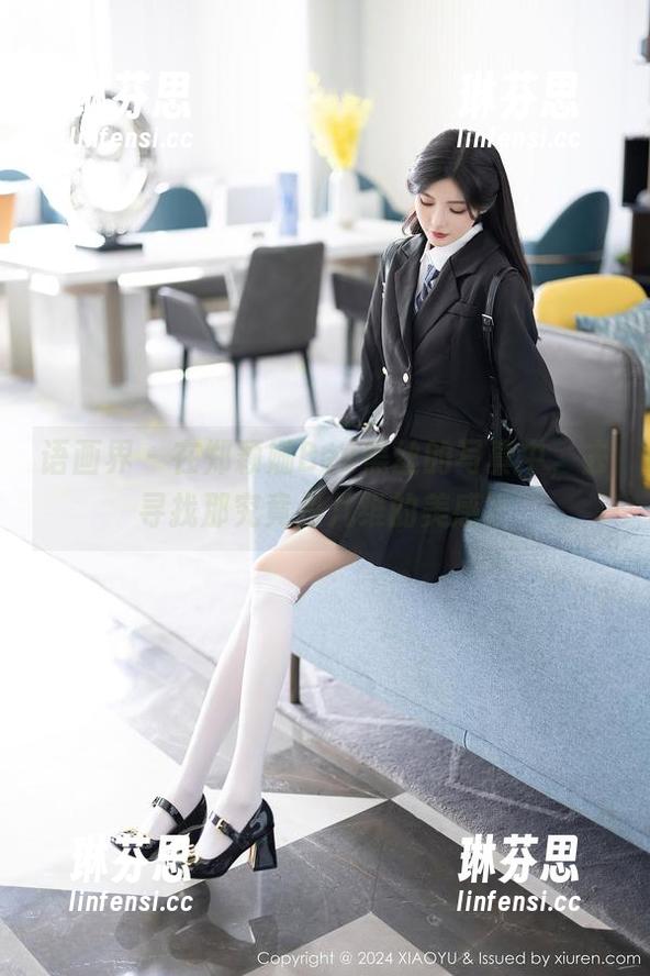 语画界-郑颖姗Bev 语画界 - 在郑颖姗Bev黑丝的写真中,去寻找那究竟是几维的美感?
