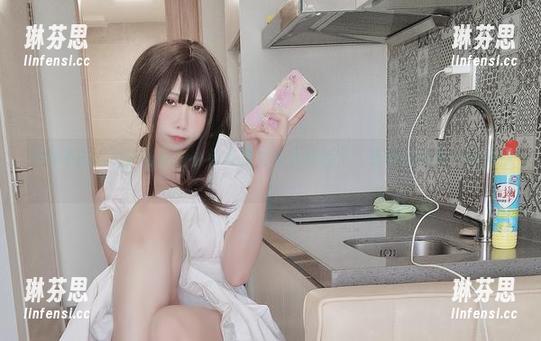 不得不说，贞子蜜桃的白色写真实在太高清了，直戳我的每个审美点。
