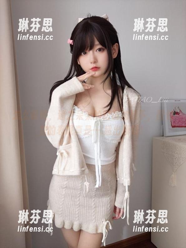 怎么说呢，迷之呆梨的眼镜加持下，图包里的表现真是….超出预期！