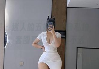 微密圈 – 迷人的五姨太倚窗私拍，偷偷的套图真让人捉摸不透