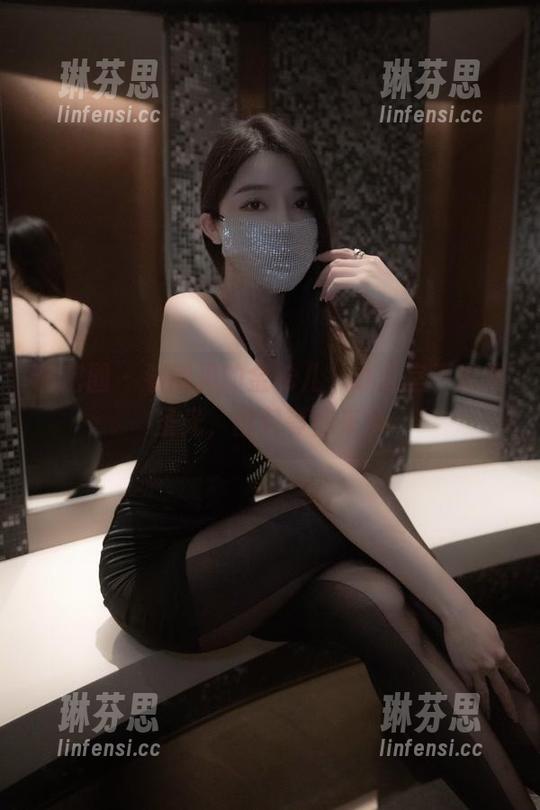 微密圈 - 看得见的金希儿，办公室不需要圣光，图包等你来拿