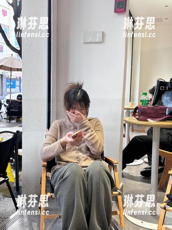 这闪月半的清纯写真，资源倒是挺美好，但我更想说点别的。