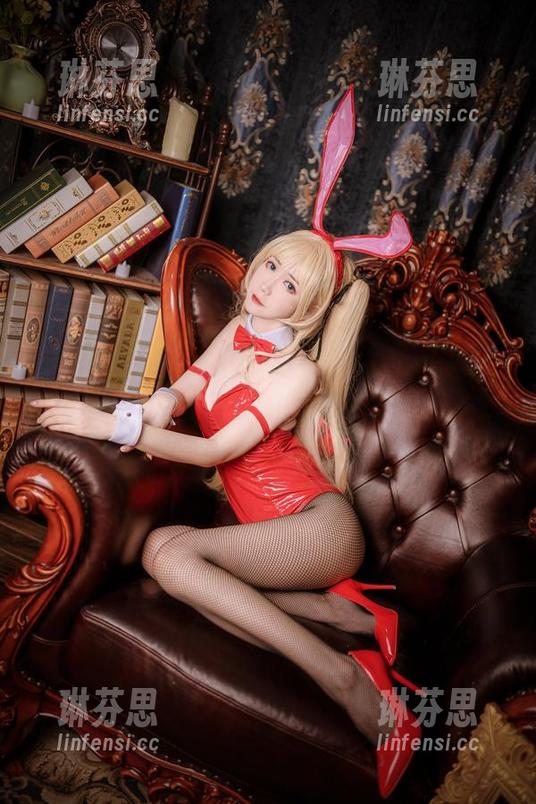 杀伤力十足！阮邑Fairy穿“大凤礼服”，原图一出，真想线下追随她的小粉丝们该盘落地了吧！