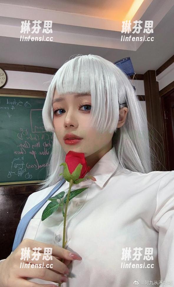 阿九从不咕咕与眼镜，说不清的暧昧感，难以抵挡的免费写真