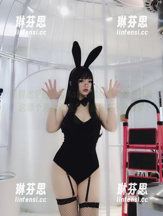 新鲜出炉的雪晴Astra黑丝兔女郎，更新！这哪个角度看起来更像是在等待胡萝卜呢？