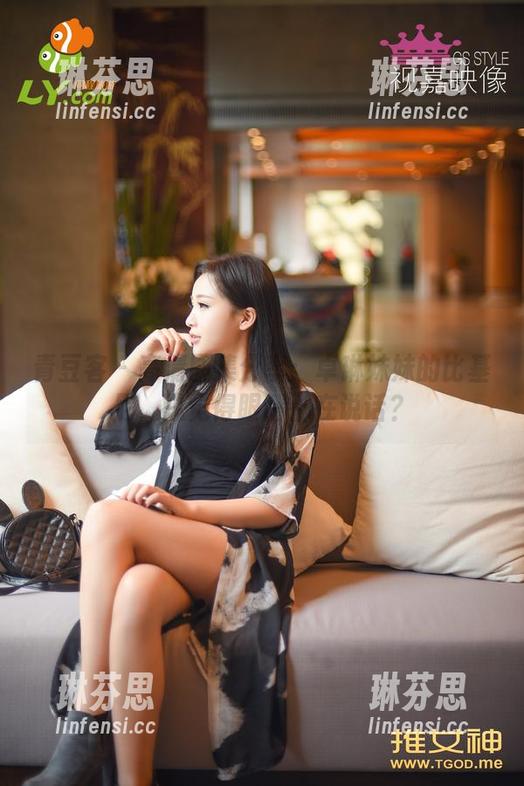 青豆客 - 高清图集分享：卓琳妹妹的比基尼，总觉得眼睛都在说话？